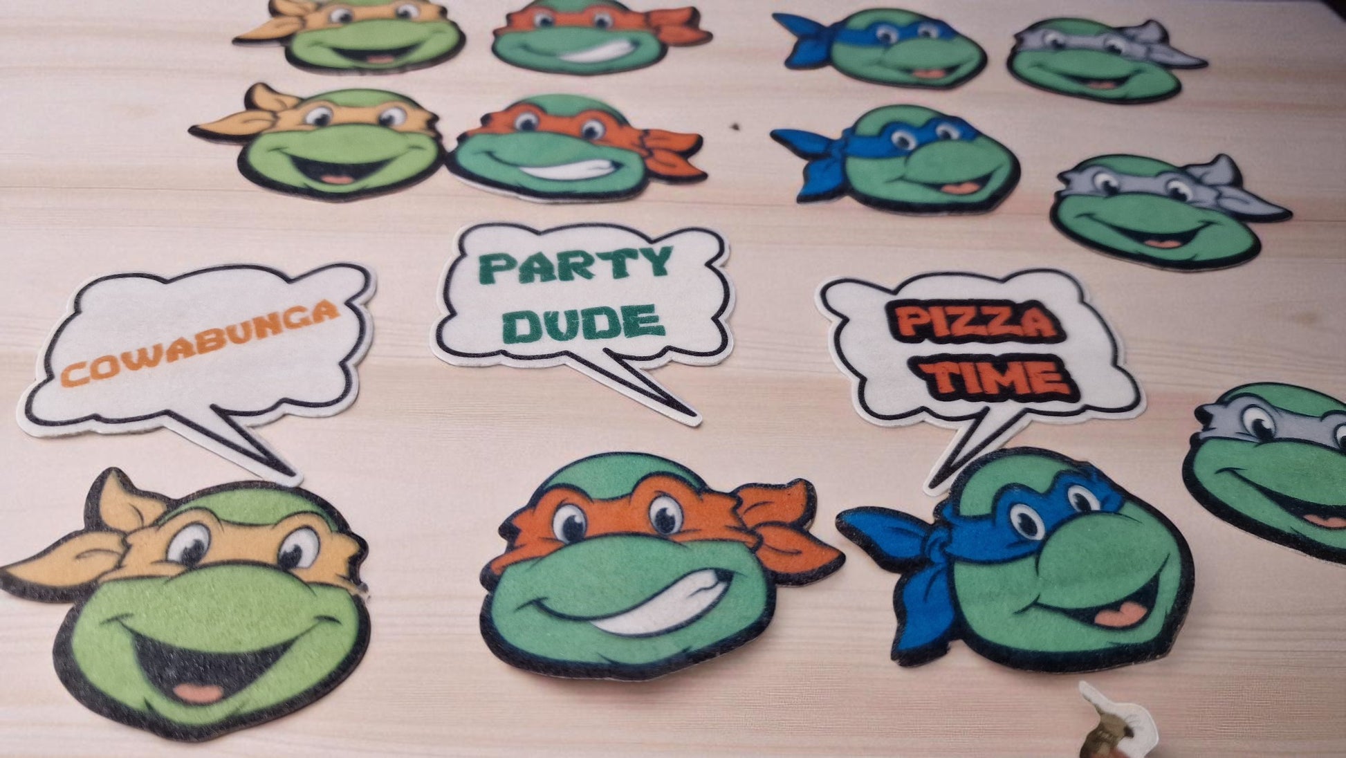 Cartoon turtle characters with speech bubbles on a wooden surface