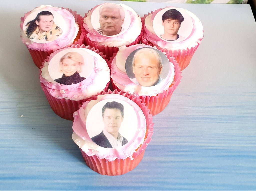 Neighbours themed precut edible cake toppers and retro mug gift set – 80s 90s party decorations, Kylie & Jason, Carl & Susan