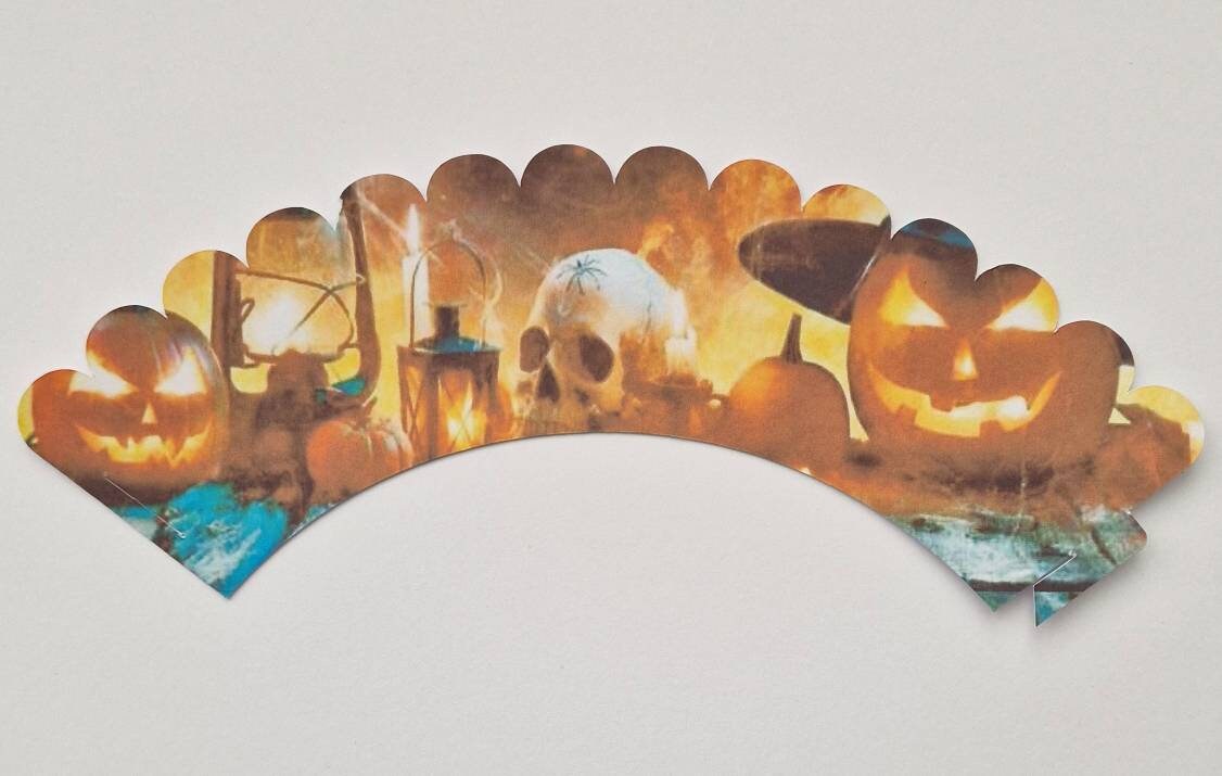 Fifteen round edible precut cake toppers with Ghost Face mask designs and scenes inspired by the Scream movie, plus two knife-shaped edible toppers, all arranged on a light wooden background, each topper measuring 4.5cm