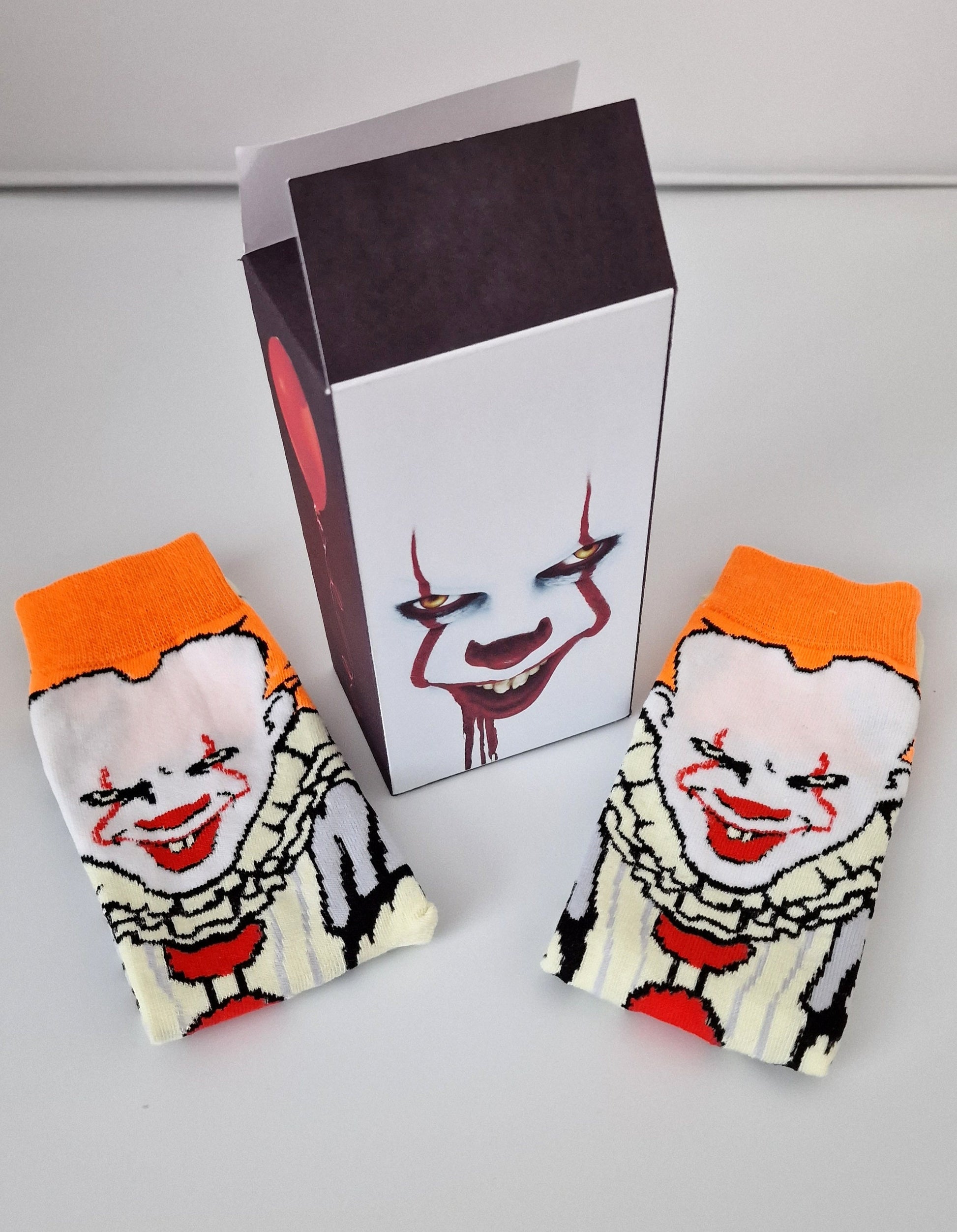 IT-inspired clown socks in a scary movie box with red balloon motif – novelty Halloween or Secret Santa gift for horror fans