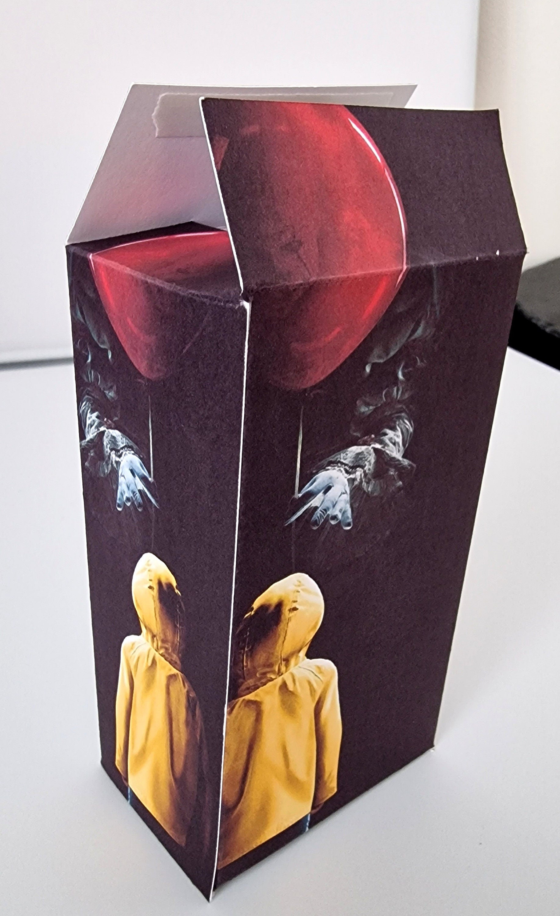 IT-inspired clown socks in a scary movie box with red balloon motif – novelty Halloween or Secret Santa gift for horror fans