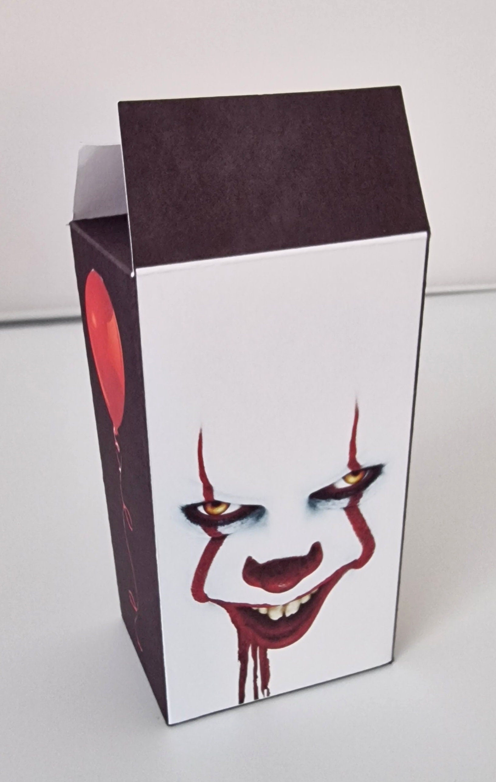 IT-inspired clown socks in a scary movie box with red balloon motif – novelty Halloween or Secret Santa gift for horror fans
