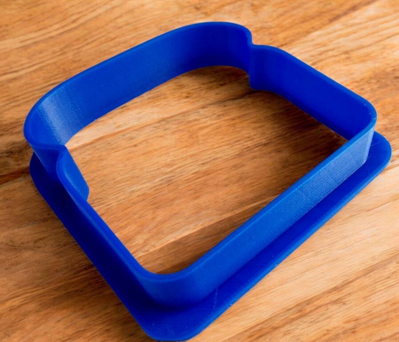 Puree food mold and bread sandwich set for dysphagia, displayed as a practical and thoughtful care gift.