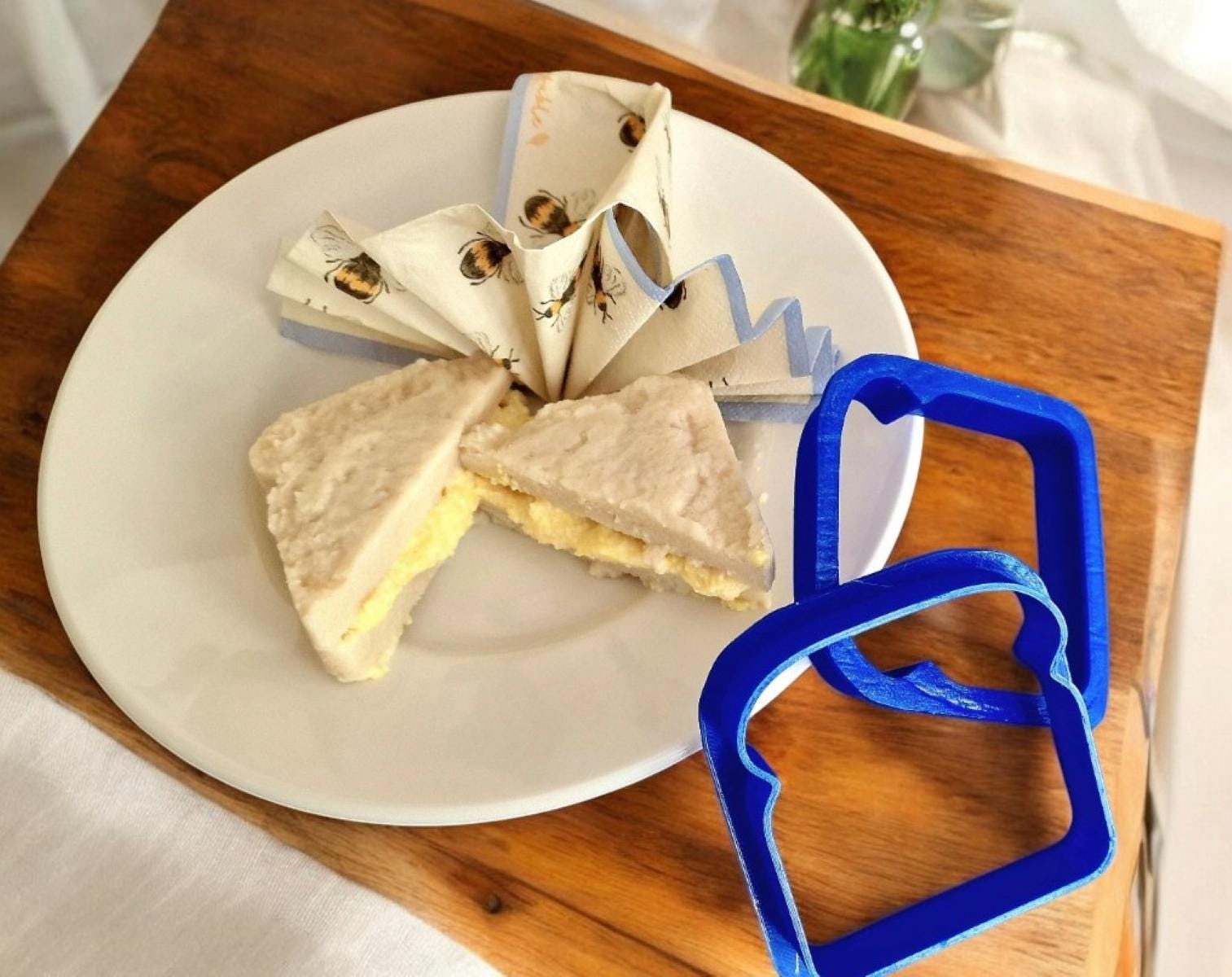Puree food mold and bread sandwich set for dysphagia, displayed as a practical and thoughtful care gift.