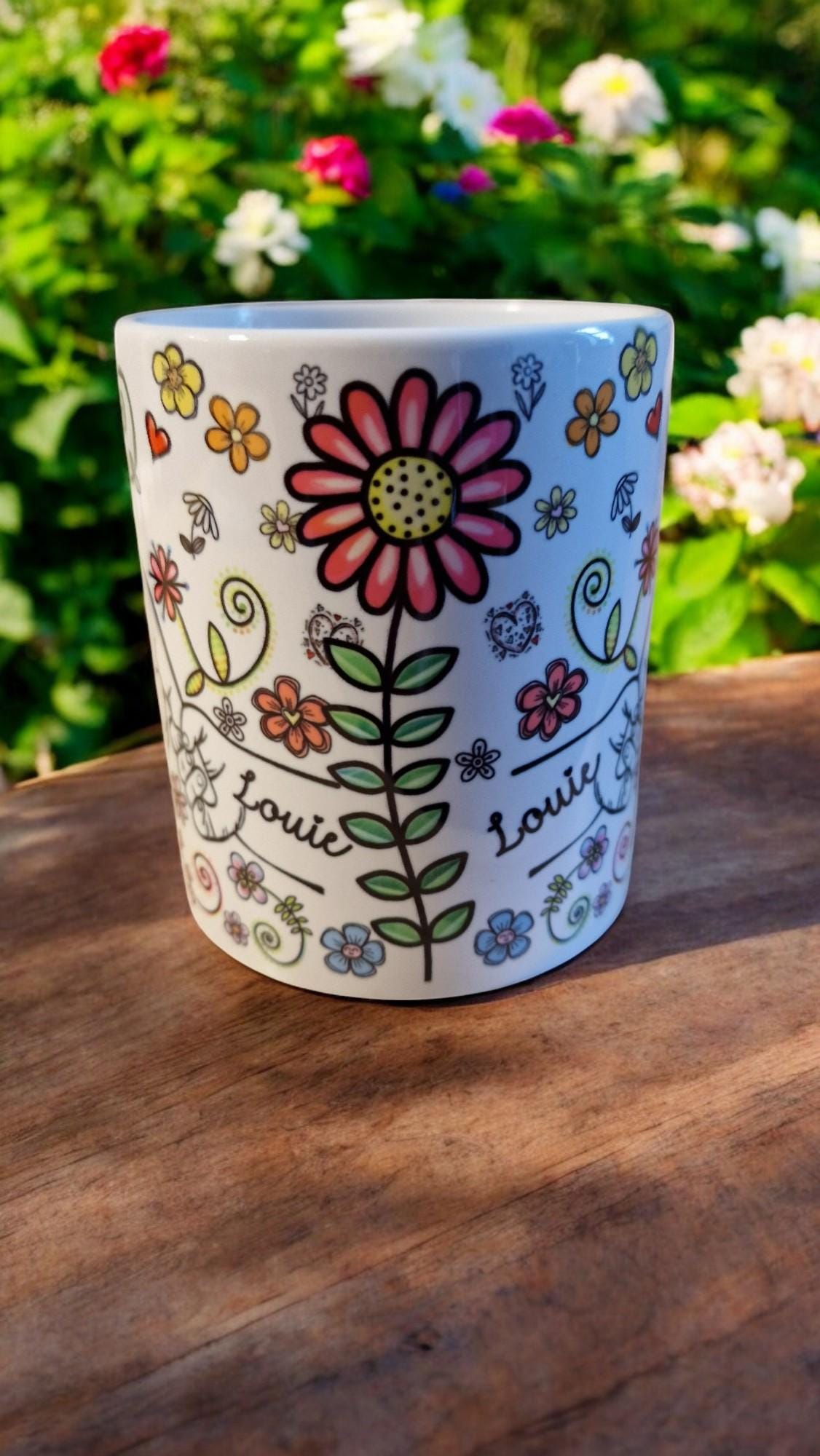 Personalised holding hands mug with up to 6 custom names – sentimental ceramic keepsake for family, friends, or couples