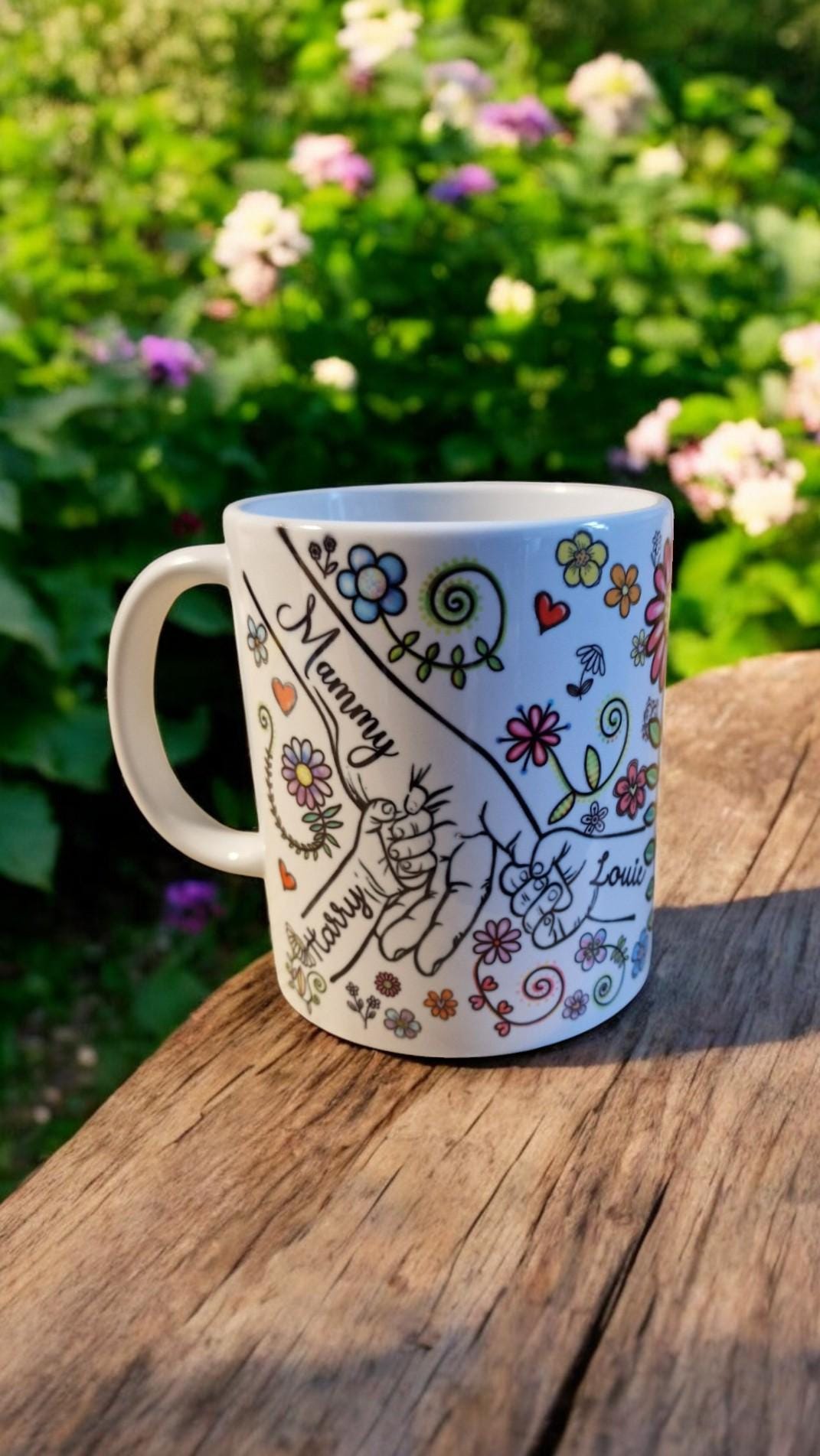 Personalised holding hands mug with up to 6 custom names – sentimental ceramic keepsake for family, friends, or couples