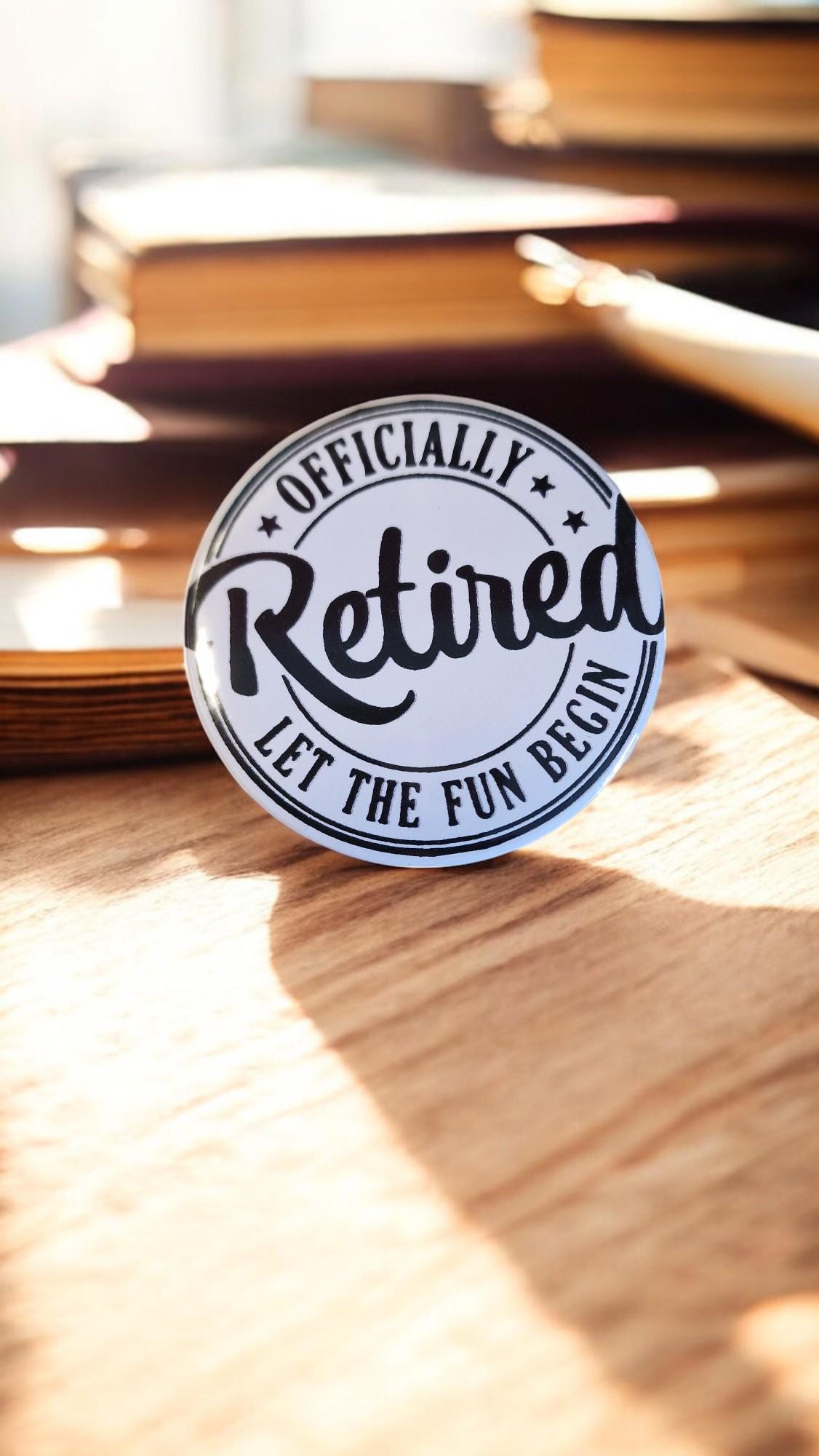 Officially Retired mug and badge set – “This Legend Has Retired 2025” design, perfect leaving gift for coworker or friend