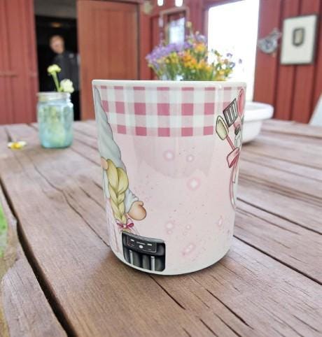 Personalised pink air fryer mug with gonk kitchen design and custom name – fun Ninja style kitchen gift for women