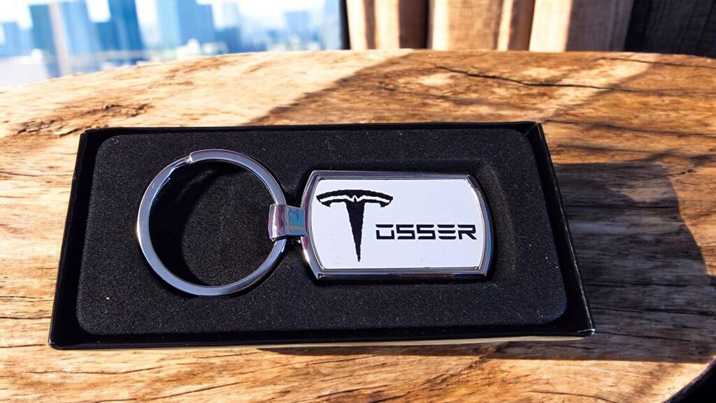 Metal car keyring – curved rectangle stainless steel, cheeky Car Wanker gift, boxed accessory for car lovers